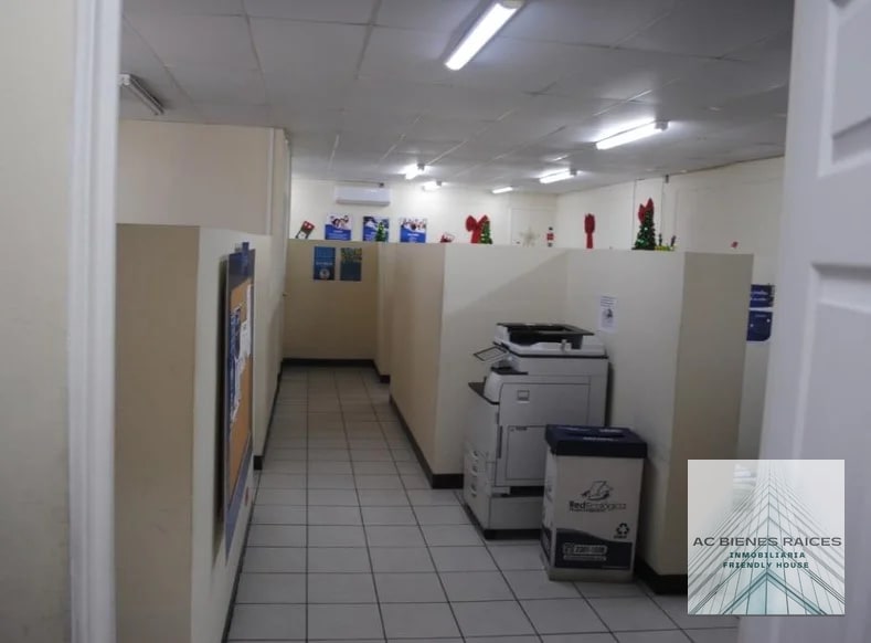 Casa con super ubicación para oficinas - 9