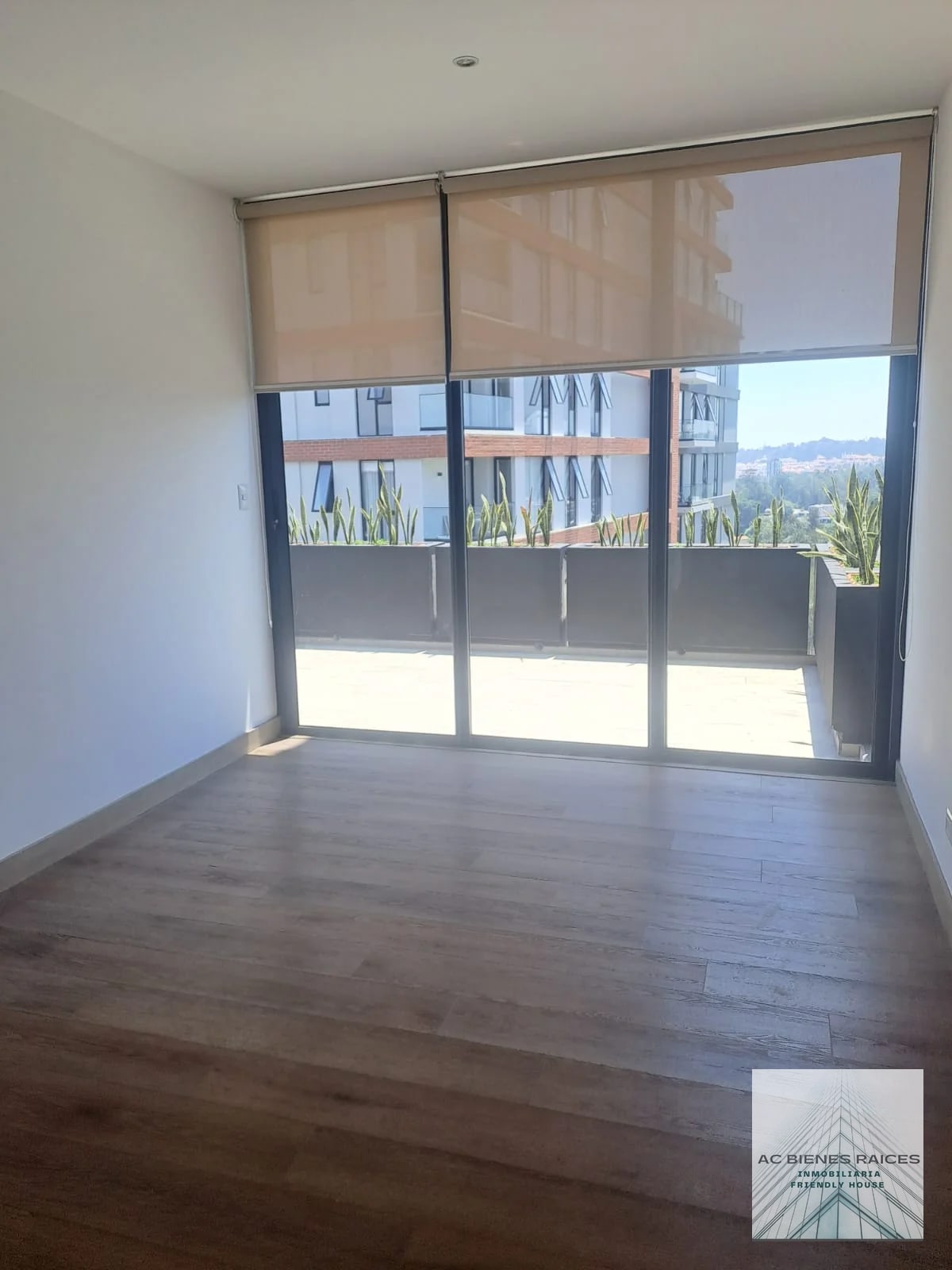Apartamento con amplias terrazas zona 15 - 11