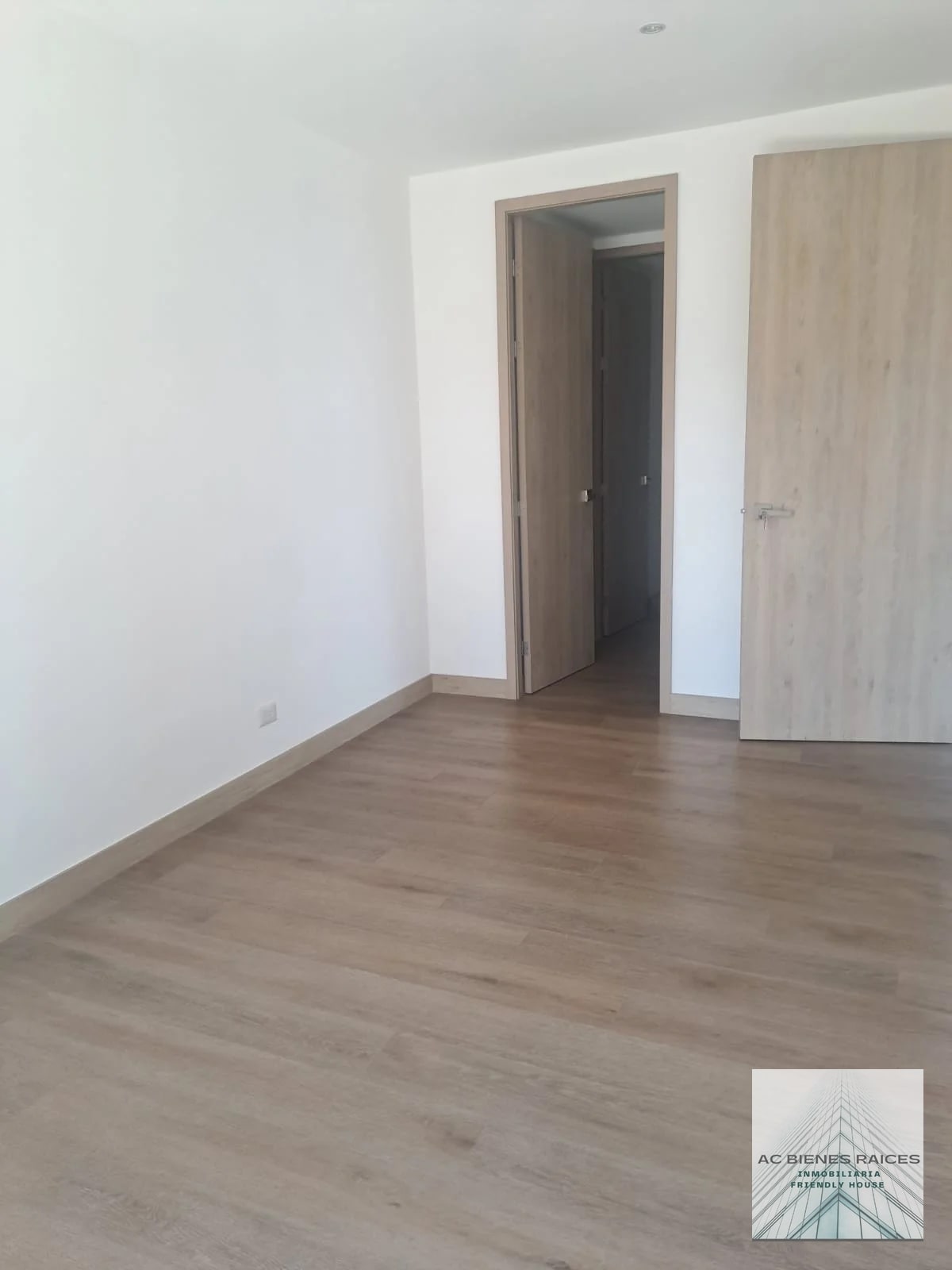 Apartamento con amplias terrazas zona 15 - 14