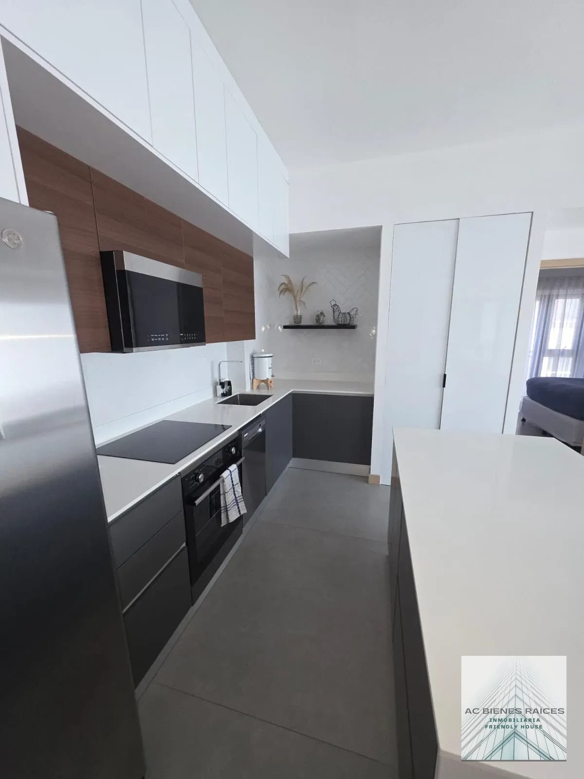 Renta amueblado en zona 10 2 habitaciones — Apartamento en Alquiler en Zona 10, Guatemala, Ciudad — foto 3 de 14