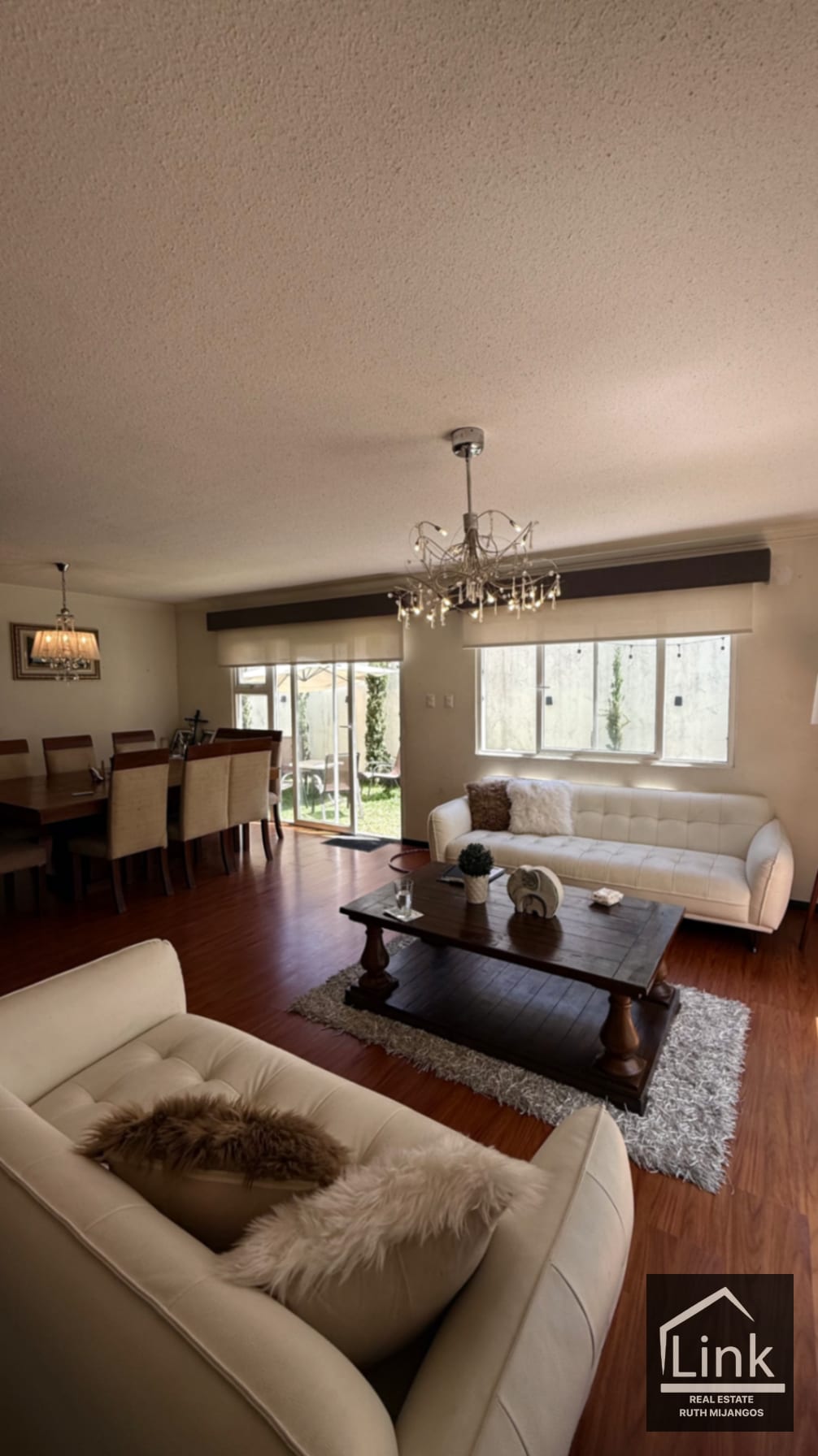 Espectacular Casa En Venta LAS LUCES DEL ENCINAL ZONA 7 MIXCO — Casa en Venta en El Encinal, Zona 7 Mixco, Guatemala, Ciudad — foto 3 de 15