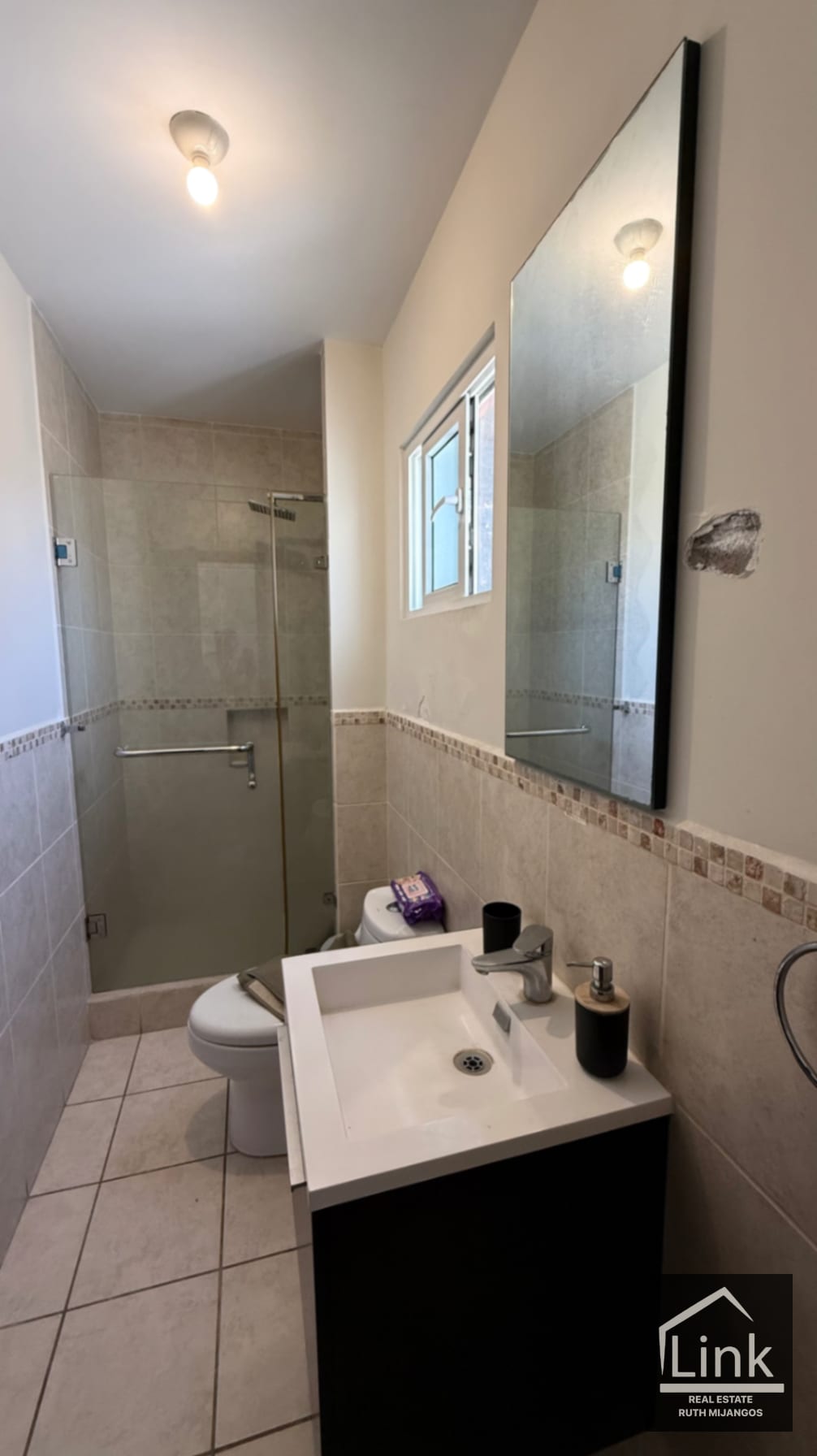 Espectacular Casa En Venta LAS LUCES DEL ENCINAL ZONA 7 MIXCO — Casa en Venta en El Encinal, Zona 7 Mixco, Guatemala, Ciudad — foto 12 de 15