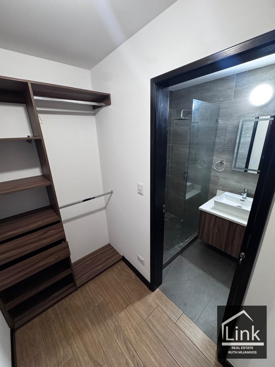 Precioso apartamento en Venta zona 15 Edificio PRAGA — Apartamento en Venta en Zona 15, Guatemala, Ciudad — foto 13 de 15
