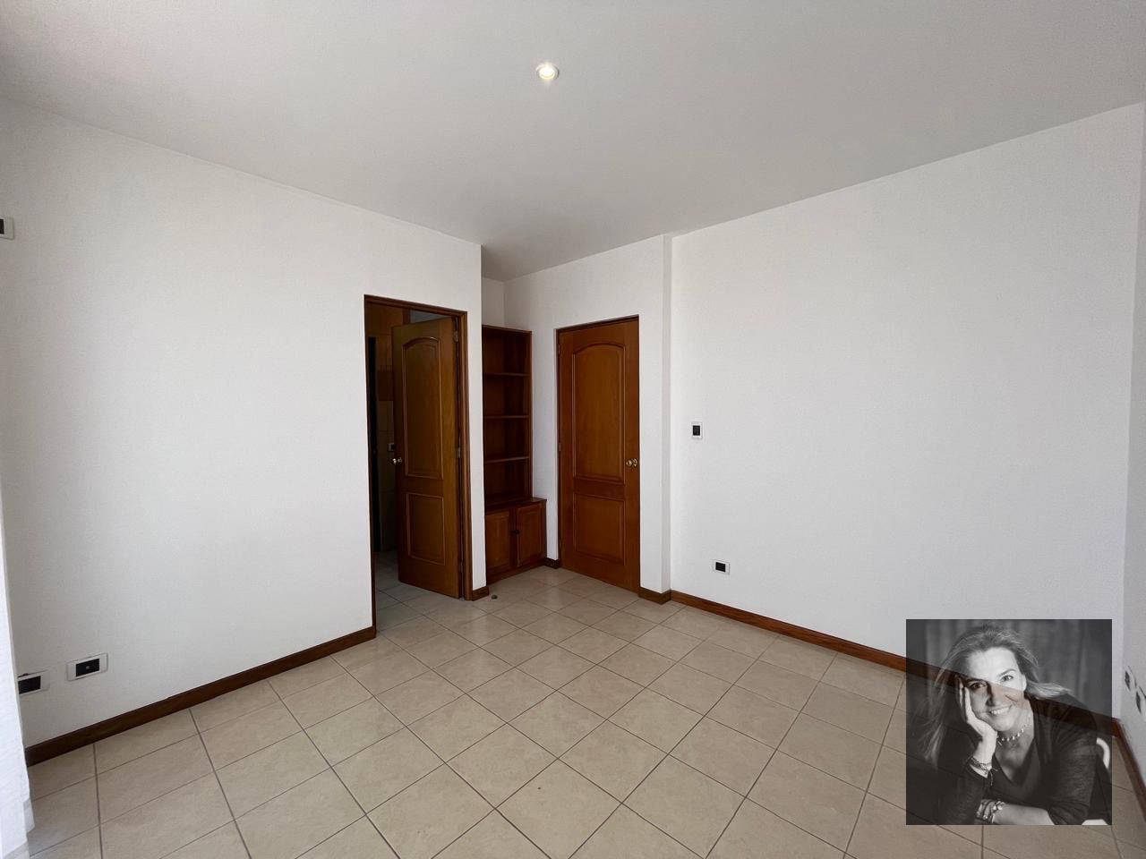 Apartamento con Amplios Balcones en Renta – Zona 15 - 6