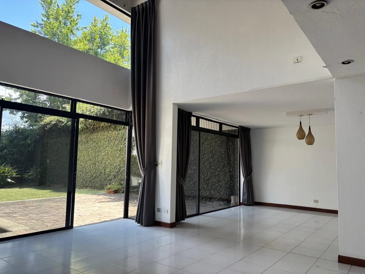 Casa en Alquiler Hiltpo, Km. 12.5 Carretera Salvador — Casa en Alquiler en Santa Catarina Pinula, Guatemala, Ciudad — foto 2 de 12