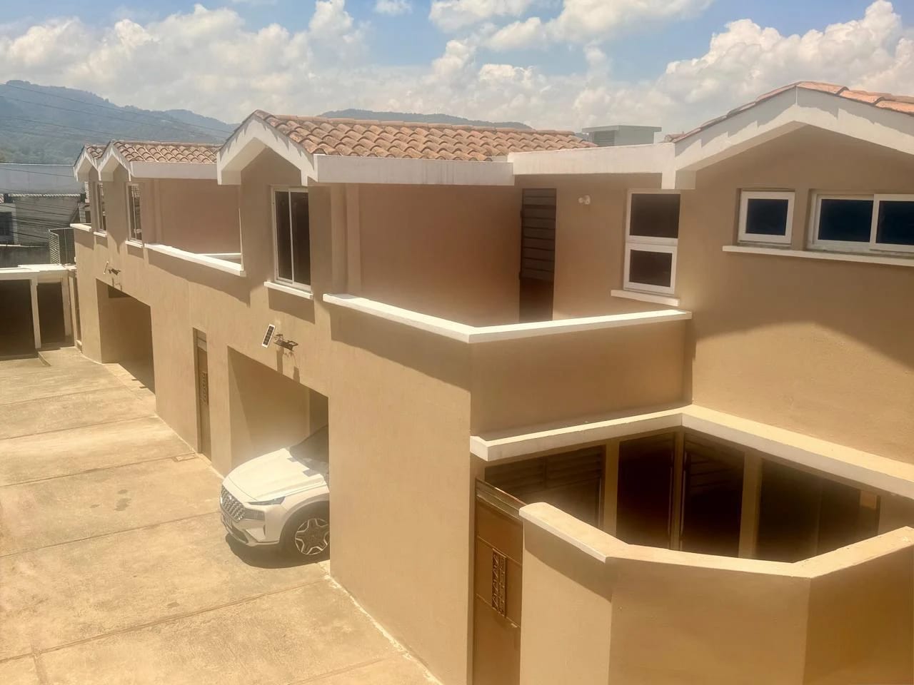 4 Casas en Alquiler, Ave. Hincapié zona 13 — Casa en Alquiler en Zona 13, Guatemala, Ciudad — foto 1 de 7