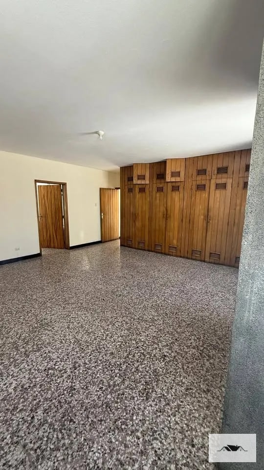 En Renta Casa Zona 10 con 550mts2 — Casa vacacional en Alquiler en Zona 10, Guatemala, Ciudad — foto 3 de 11