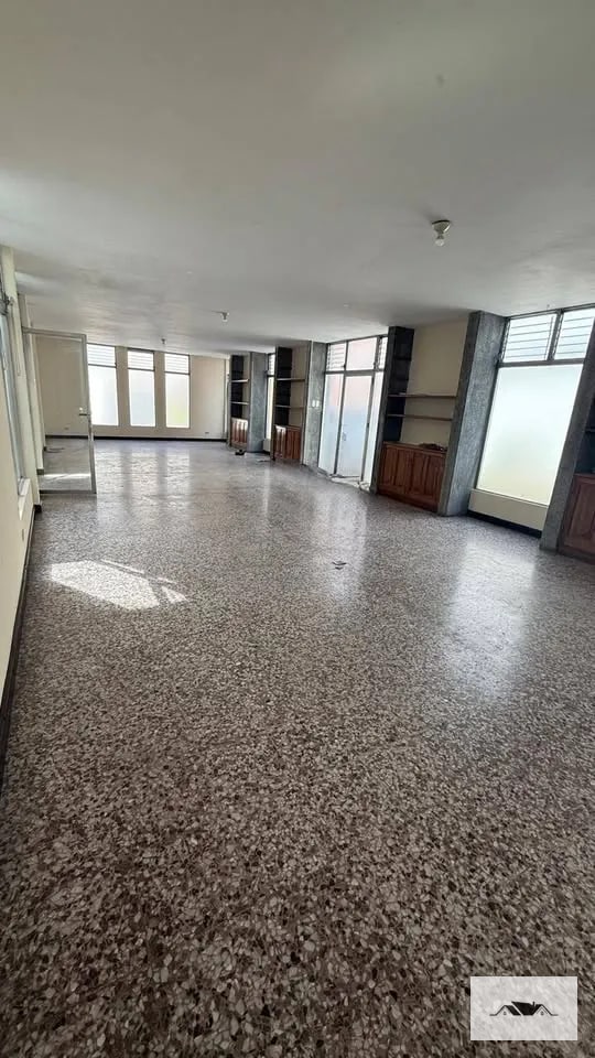 En Renta Casa Zona 10 con 550mts2 — Casa vacacional en Alquiler en Zona 10, Guatemala, Ciudad — foto 11 de 11