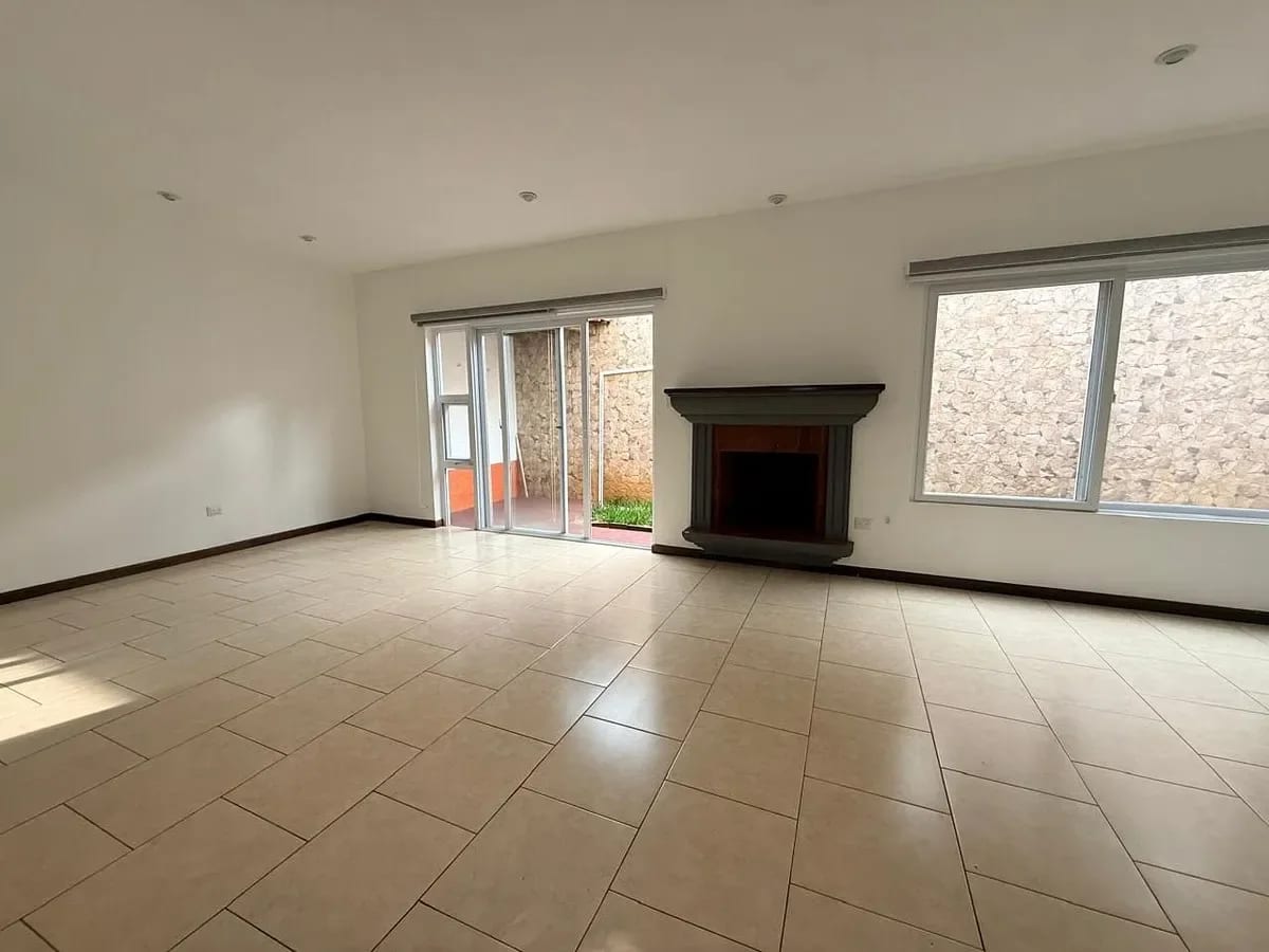 Casa en renta en Km 16.5 CAES — Condominio Boungambilias de Arrazola — Casa en Alquiler en Bouganbilias de Arrazola, Carretera a El Salvador, Guatemala, Ciudad — foto 2 de 13