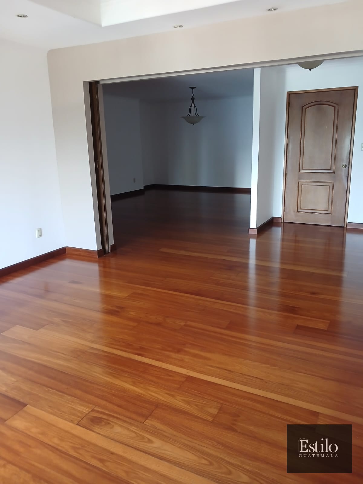 LINDO APARTAMENTO CON CUARTO DE SERVICIO — Apartamento en Alquiler en Bellagio, Zona 14, Guatemala, Ciudad — foto 3 de 17