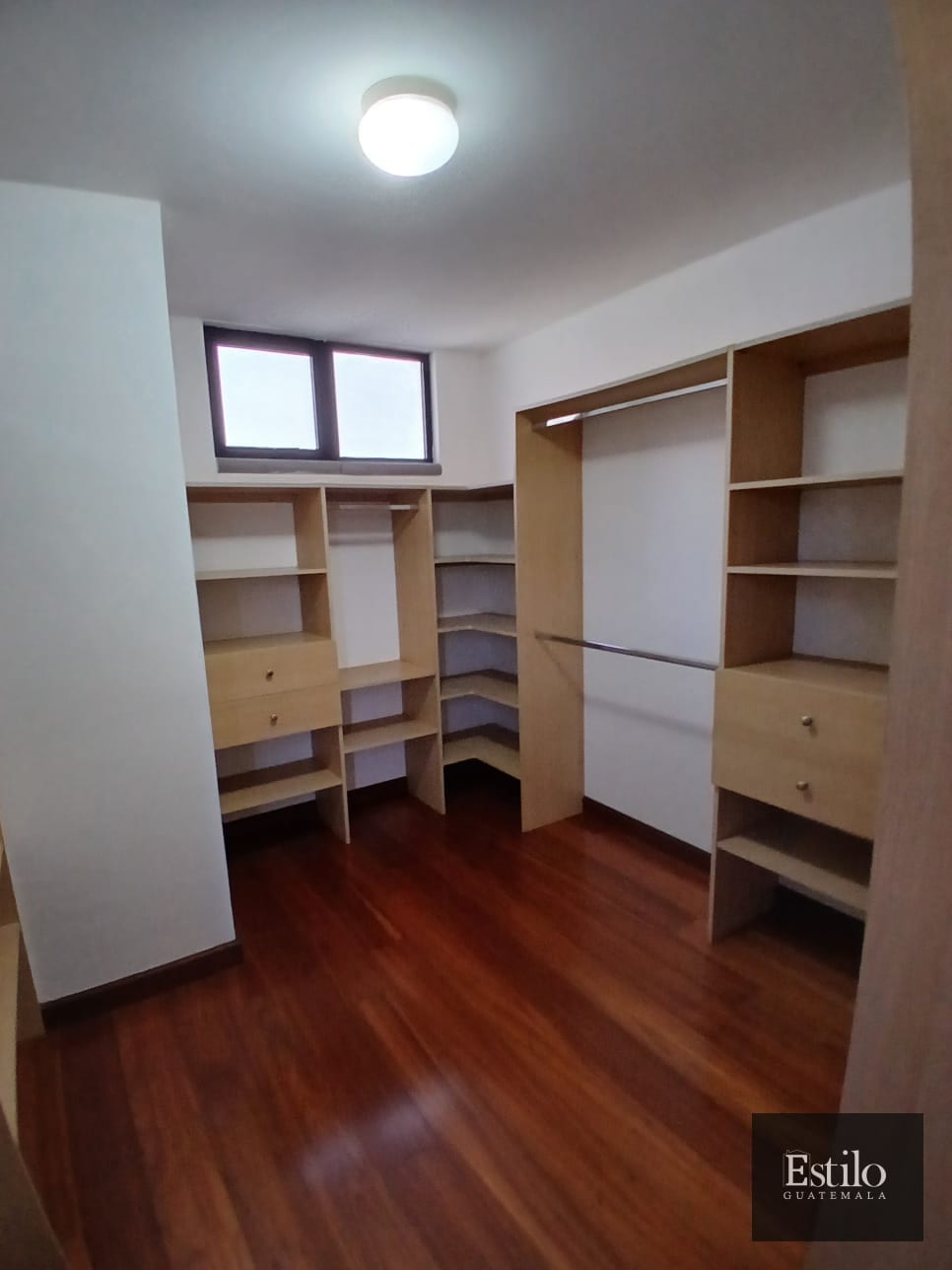 LINDO APARTAMENTO CON CUARTO DE SERVICIO — Apartamento en Alquiler en Bellagio, Zona 14, Guatemala, Ciudad — foto 14 de 17