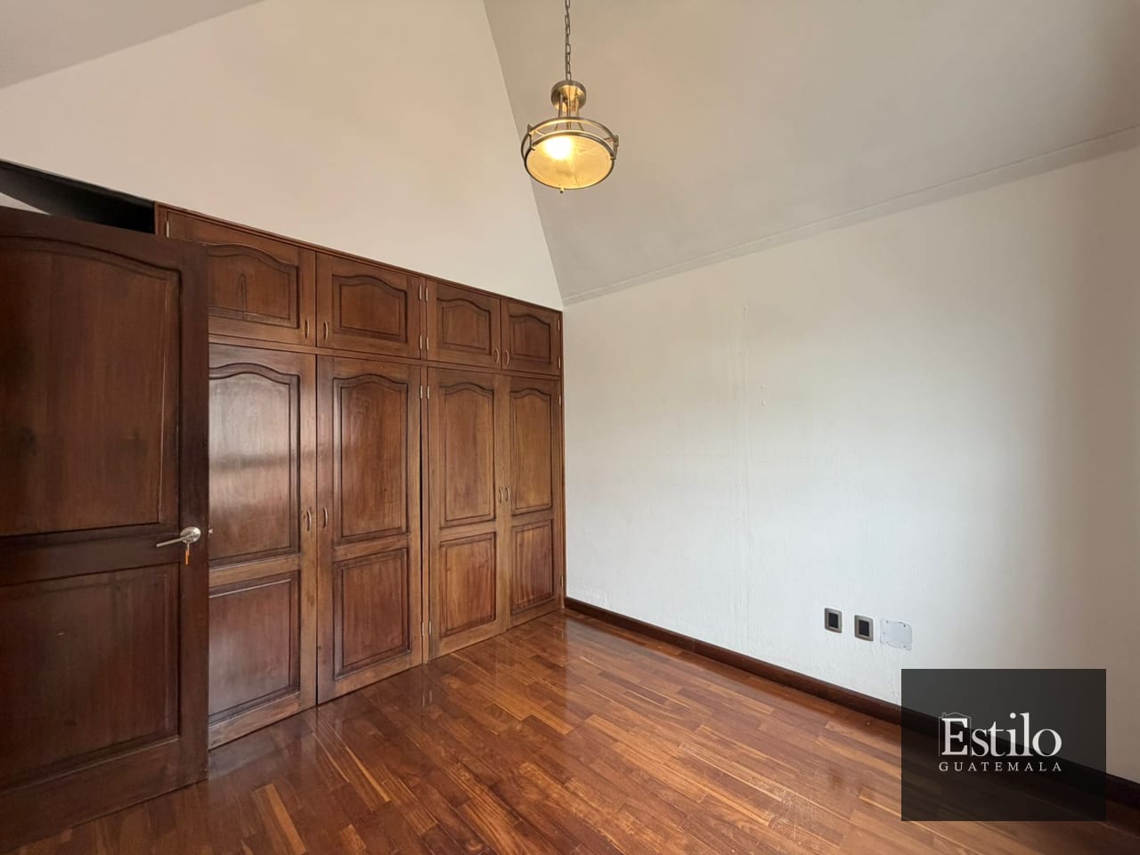 PRECIOSA CASA EN VENTA ZONA 16 — Casa en Venta en Zona 16, Guatemala, Ciudad — foto 10 de 17