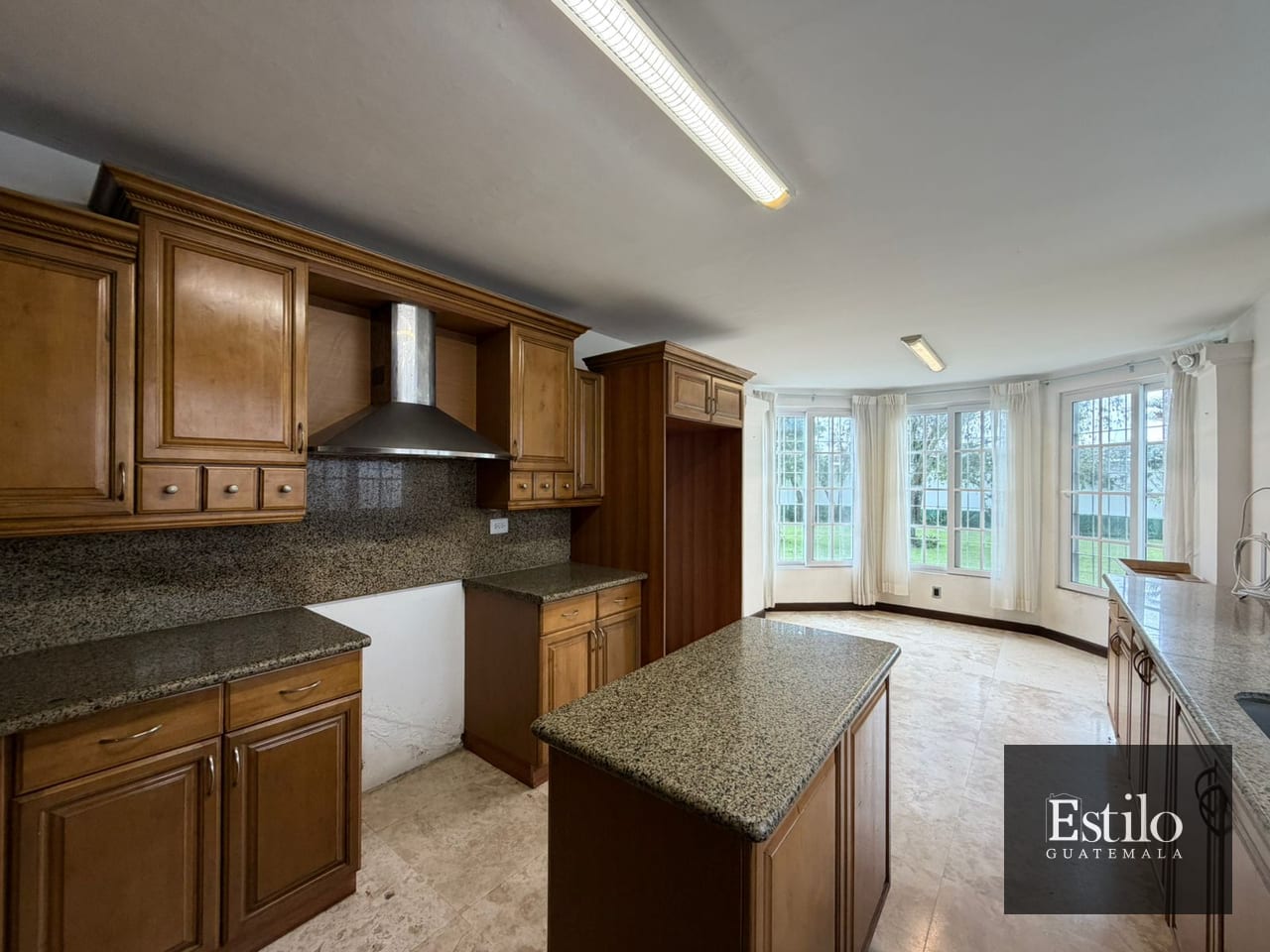 PRECIOSA CASA EN VENTA ZONA 16 — Casa en Venta en Zona 16, Guatemala, Ciudad — foto 15 de 17