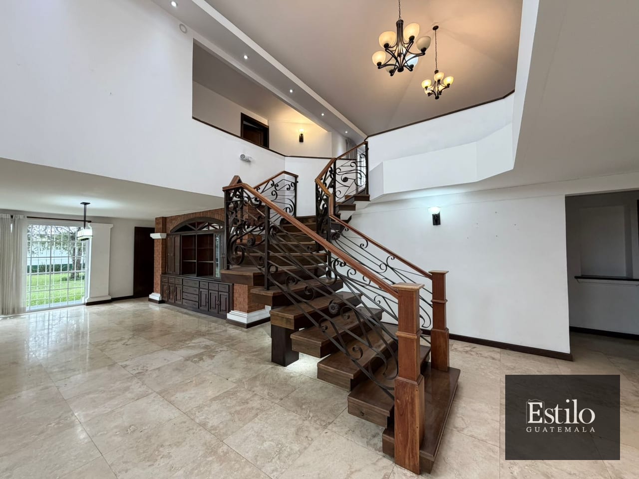 PRECIOSA CASA EN RENTA ZONA 16 — Casa en Alquiler en Zona 16, Guatemala, Ciudad — foto 4 de 17