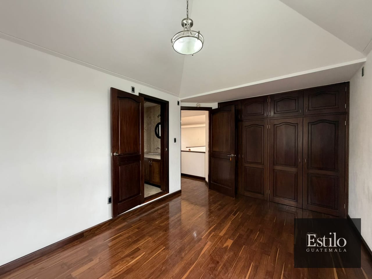 PRECIOSA CASA EN RENTA ZONA 16 — Casa en Alquiler en Zona 16, Guatemala, Ciudad — foto 13 de 17