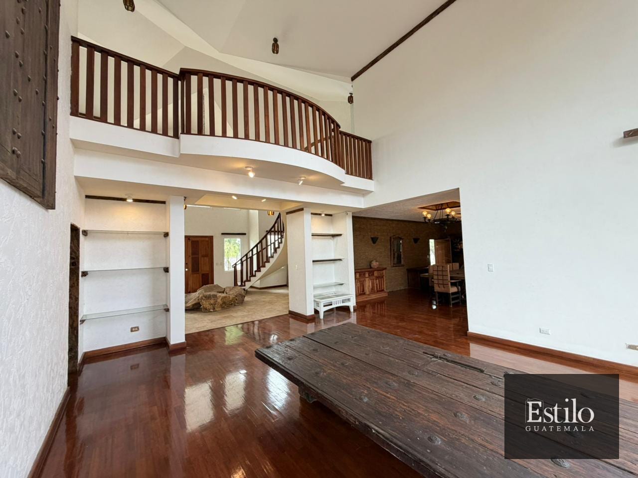 ESPECTACULAR CASA ESTILO MANSIÓN — Casa en Venta en Carretera a El Salvador, Guatemala, Ciudad — foto 1 de 15