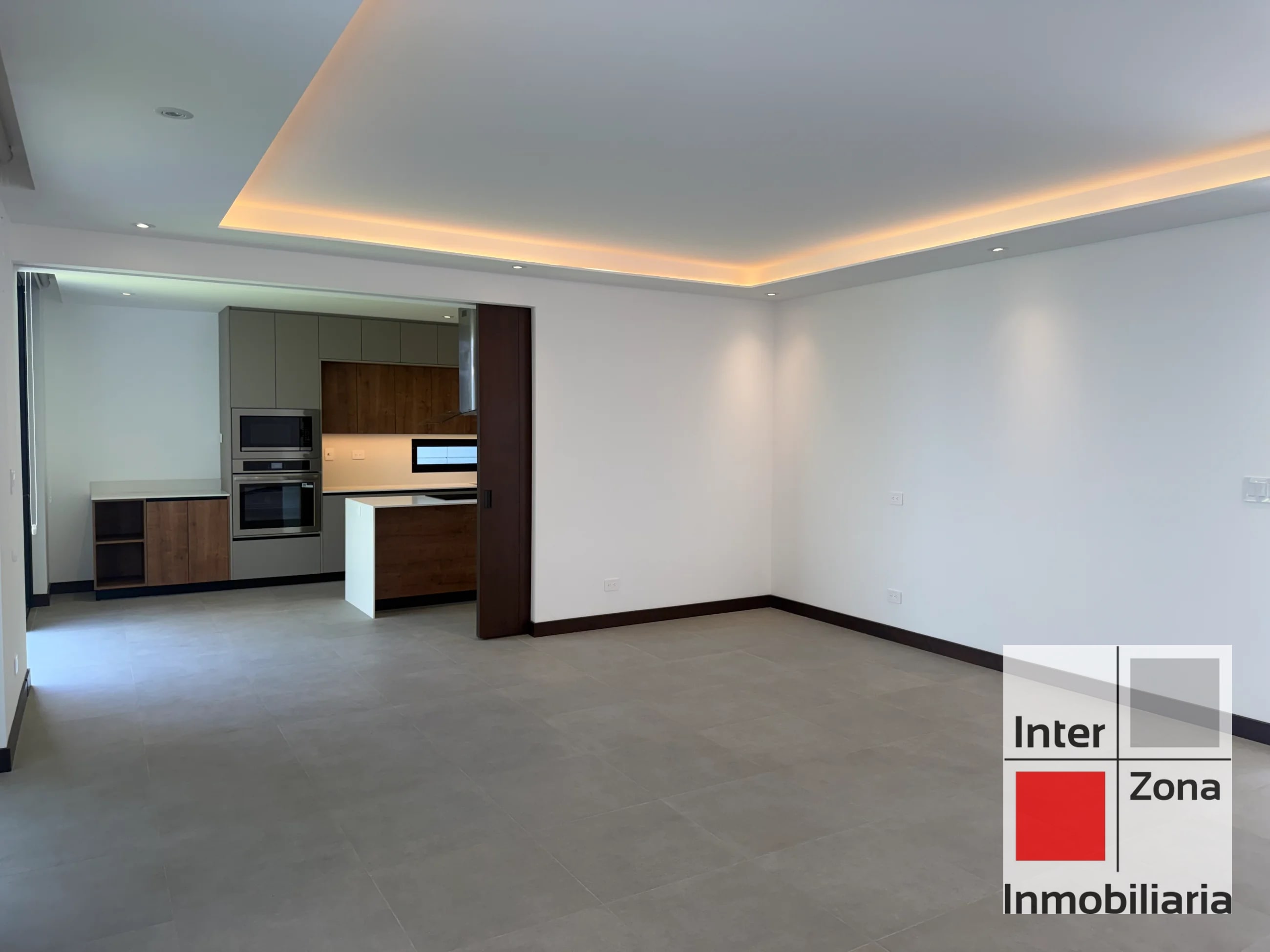 Casa en Molié, con elevador privado+panel solar. US$3,499 Junio 2026 — Casa en Alquiler en Zona 10, Guatemala, Ciudad — foto 6 de 16