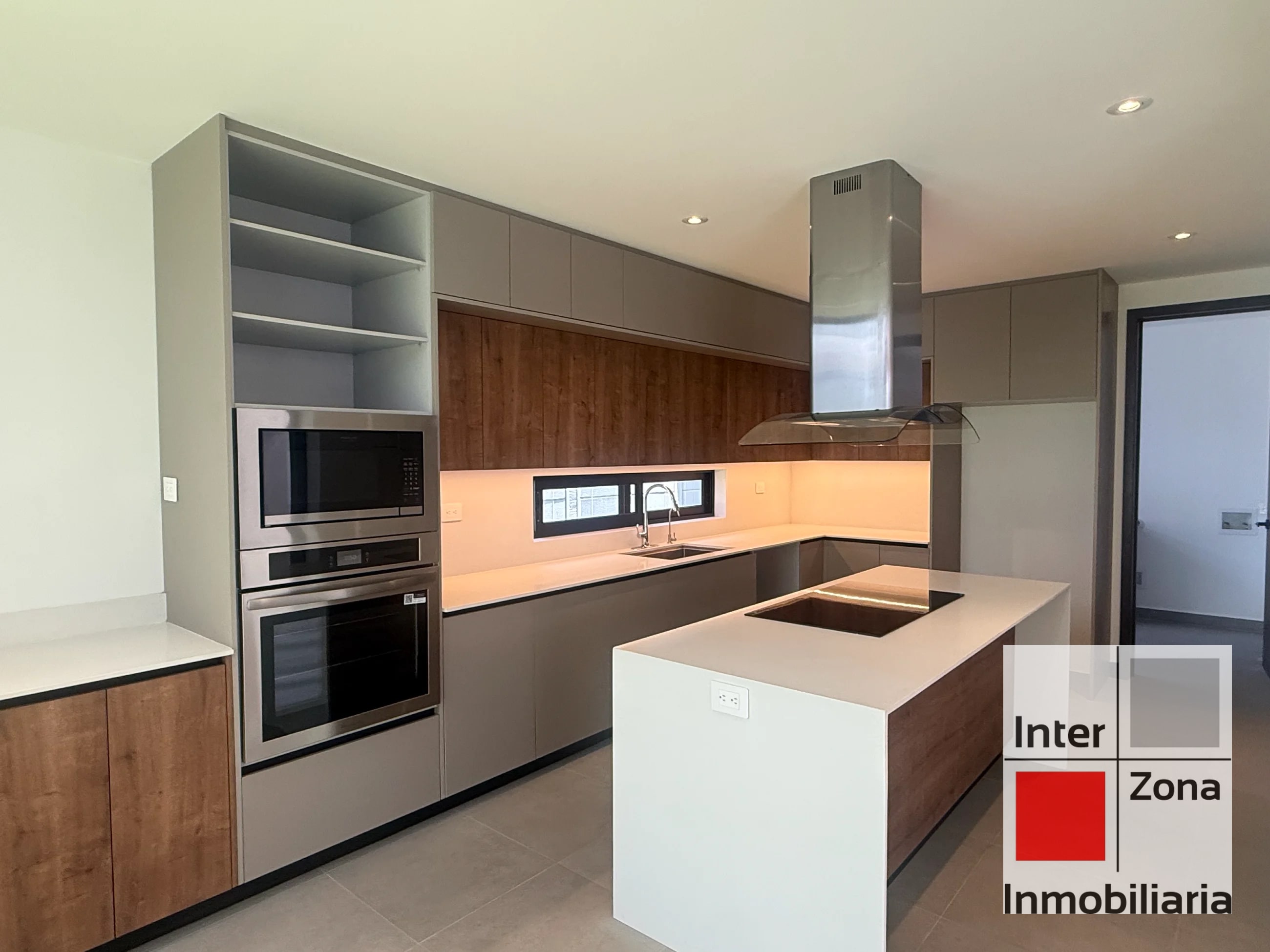 Casa en Molié, con elevador privado+panel solar. US$3,499 Junio 2026 — Casa en Alquiler en Zona 10, Guatemala, Ciudad — foto 5 de 16
