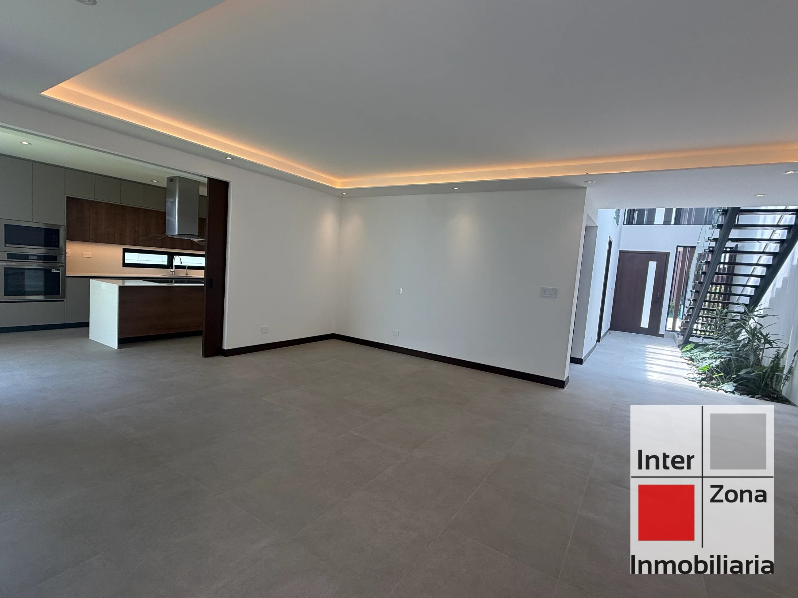 Casa en Molié, con elevador privado+panel solar. US$3,499 Junio 2026 — Casa en Alquiler en Zona 10, Guatemala, Ciudad — foto 7 de 16