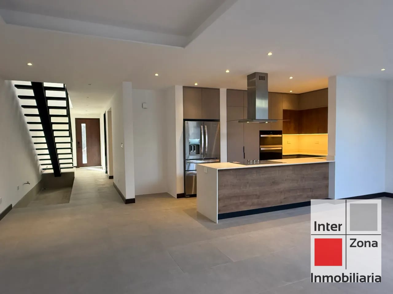 Casa en renta, Zona 10. Nueva y pet friendly. — Casa en Alquiler en Zona 10, Guatemala, Ciudad — foto 2 de 11