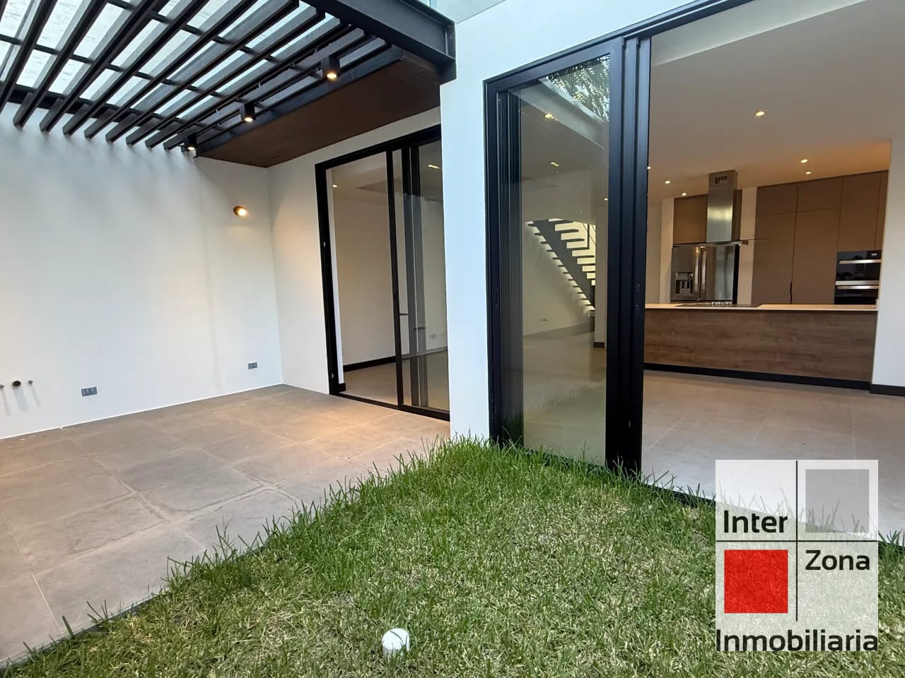 Casa en renta, Zona 10. Nueva y pet friendly. — Casa en Alquiler en Zona 10, Guatemala, Ciudad — foto 3 de 11