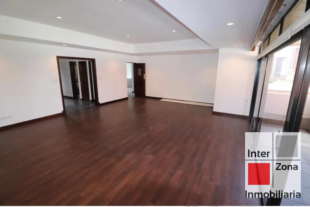 Apartamento de dos habitaciones con cuarto de servicio, Zona 14 — Apartamento en Alquiler en Torre Alba, Zona 14, Guatemala, Ciudad — foto 4 de 9