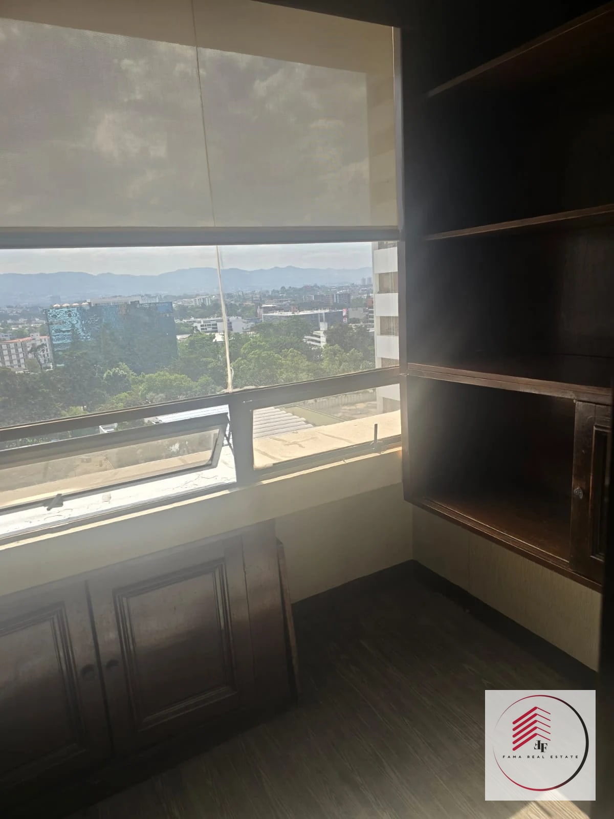 ALQUILER DE ESPACIOSA OFICINA EN EDIFICIO GEMINIS 10 EN ZONA 10 DE 140 M² — Oficina en Venta en Zona 10, Guatemala, Ciudad — foto 5 de 11