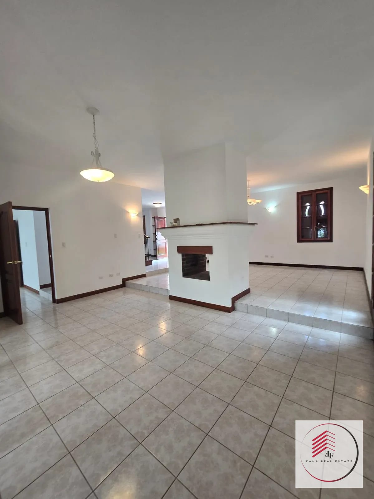VENDO LINDA Y GRANDE CASA EN MANANTIALES CARRETERA A EL SALVADOR — Casa en Venta en San José Pinula, Guatemala, Ciudad — foto 11 de 17
