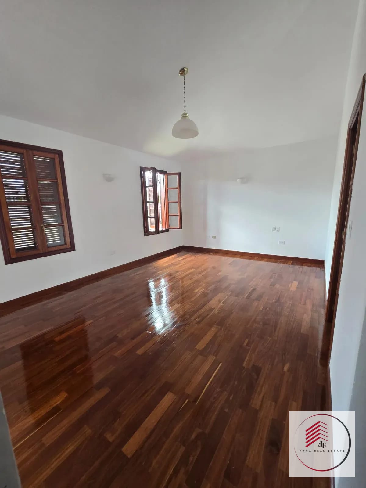 VENDO LINDA Y GRANDE CASA EN MANANTIALES CARRETERA A EL SALVADOR — Casa en Venta en San José Pinula, Guatemala, Ciudad — foto 13 de 17