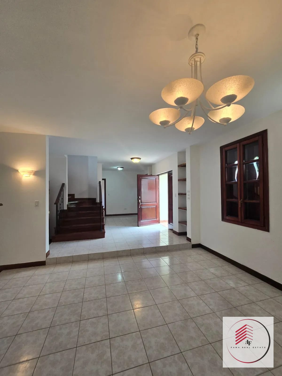 VENDO LINDA Y GRANDE CASA EN MANANTIALES CARRETERA A EL SALVADOR — Casa en Venta en San José Pinula, Guatemala, Ciudad — foto 15 de 17
