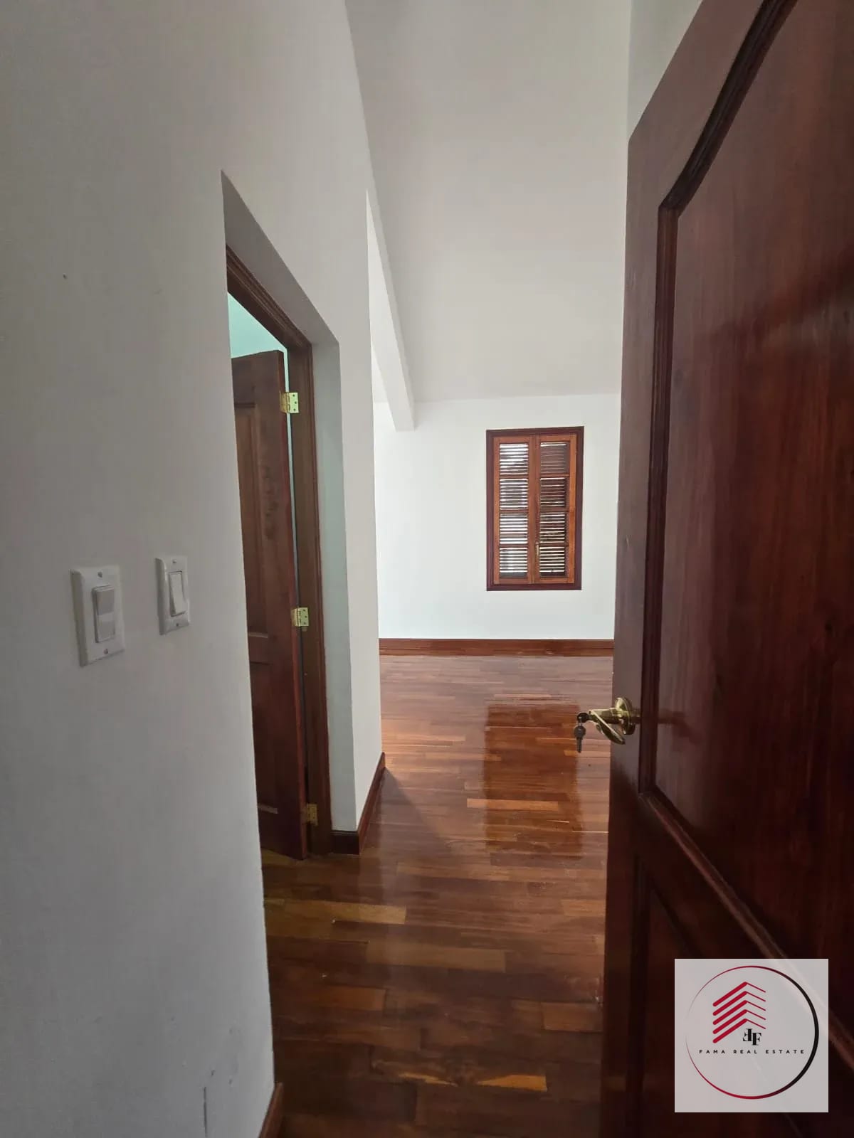 VENDO LINDA Y GRANDE CASA EN MANANTIALES CARRETERA A EL SALVADOR — Casa en Venta en San José Pinula, Guatemala, Ciudad — foto 16 de 17
