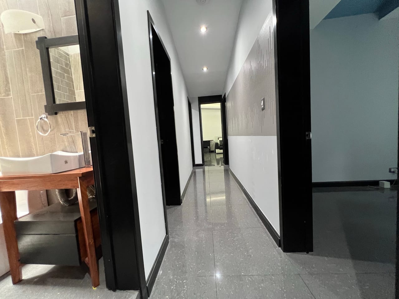Alquiler de Edificio de 2 Niveles | 20 calle zona 10 (C) — Edificio en Alquiler en Zona 10, Guatemala, Ciudad — foto 15 de 15