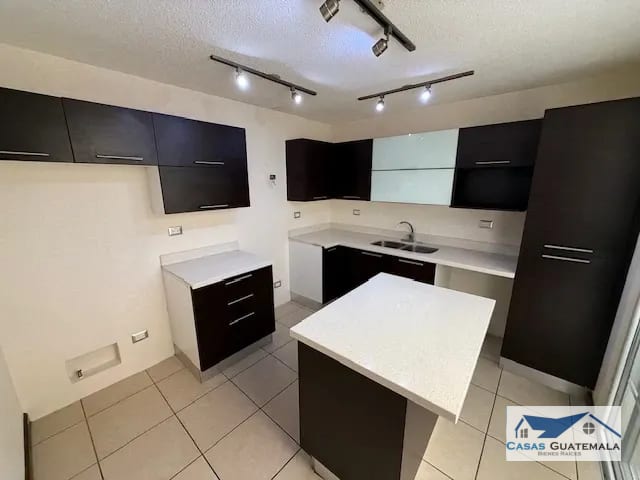 Rento casa en Zona 16 SAN ISIDRO CONDOMINIO EXCLUSIVO — Casa en Alquiler en Zona 16, Guatemala, Ciudad — foto 11 de 17
