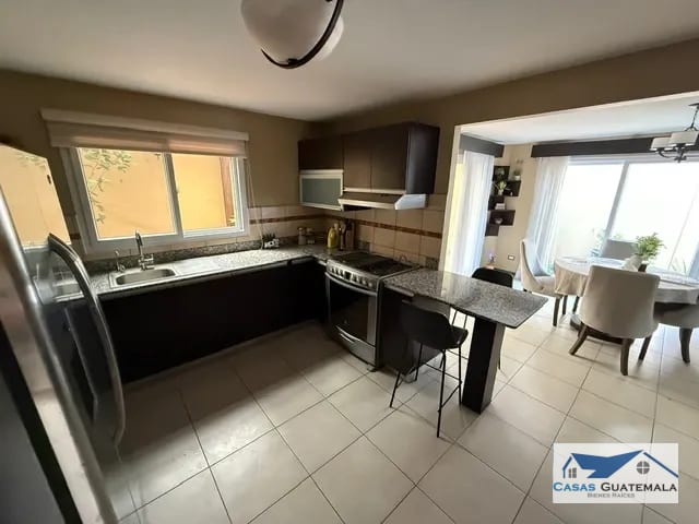 CASA EN VENTA EN CUMBRES DE LA ARBOLEDA Km 21 CAES — Casa en Venta en Cumbres de La Arboleda, Carretera a El Salvador, Guatemala, Ciudad — foto 11 de 17