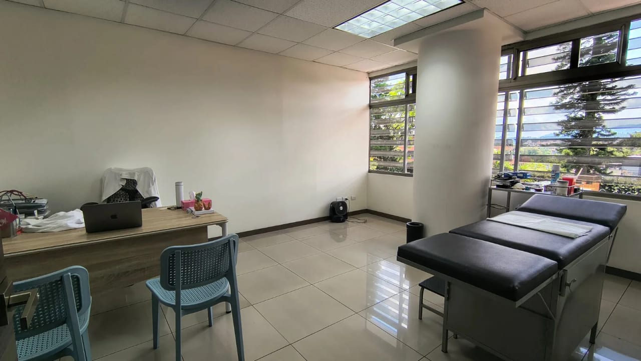 Rento Clínica Médica Edificio Sixtino 1, Zona 10 — Clínica en Alquiler en Sixtino I, Zona 10, Guatemala, Ciudad — foto 3 de 6