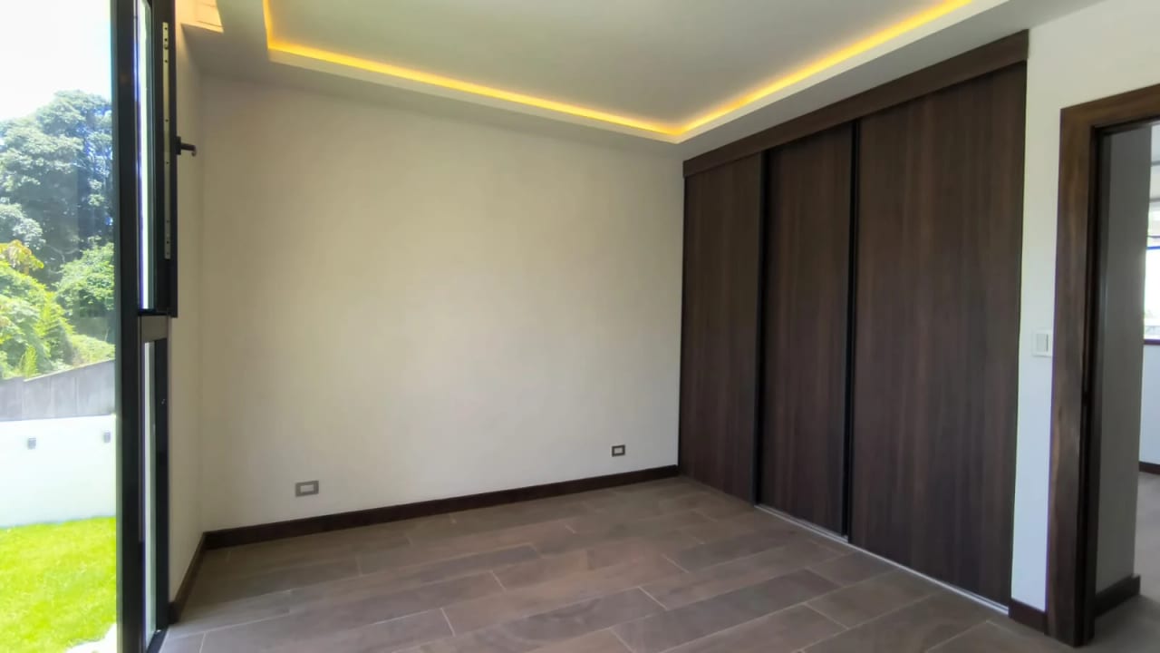 Casa Nueva Moderna en venta CAES Km 25 — Casa en Venta en Santa Elena Barillas, Guatemala, Ciudad — foto 11 de 14