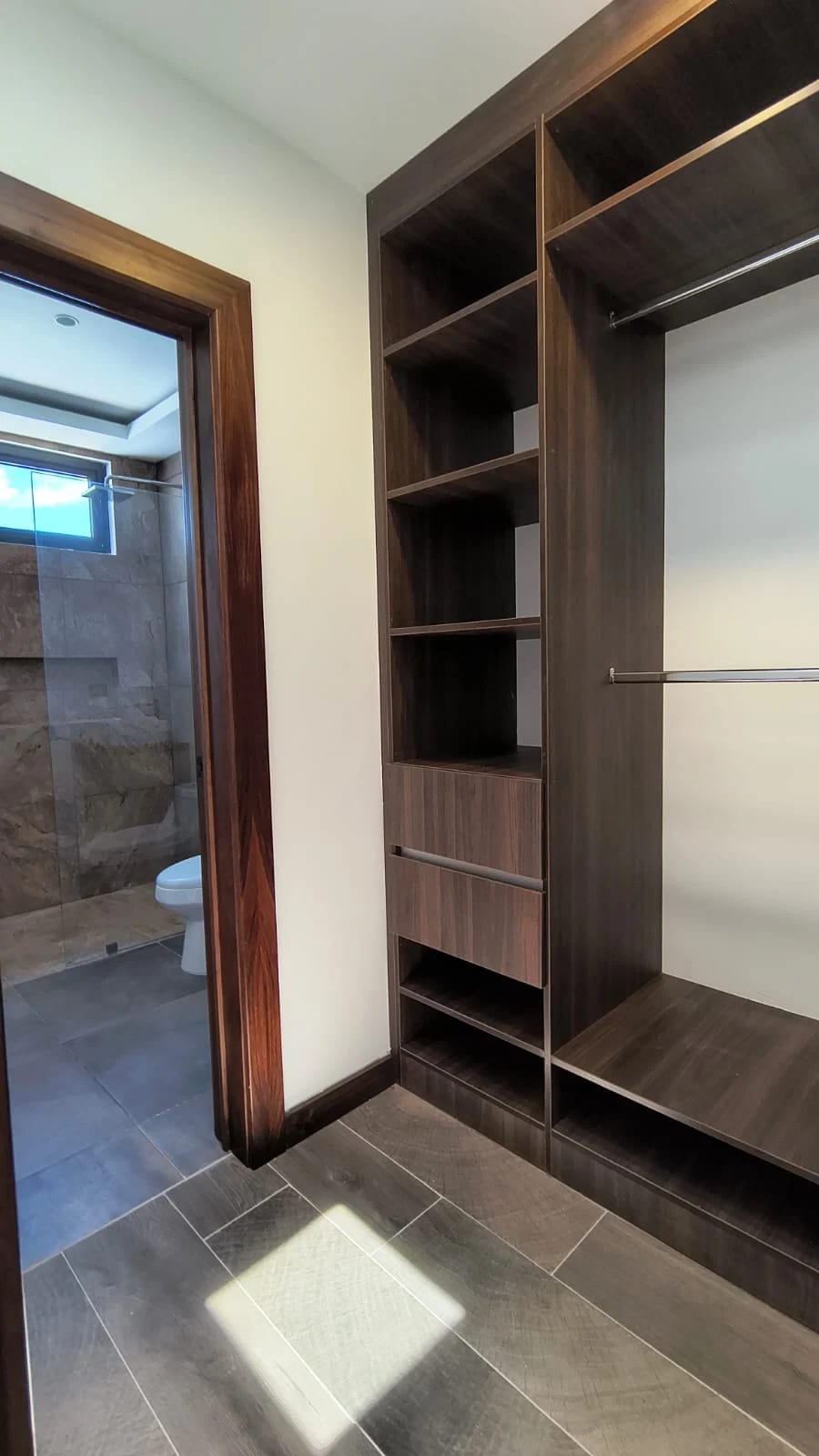 Casa Nueva Moderna en venta CAES Km 25 — Casa en Venta en Santa Elena Barillas, Guatemala, Ciudad — foto 10 de 14