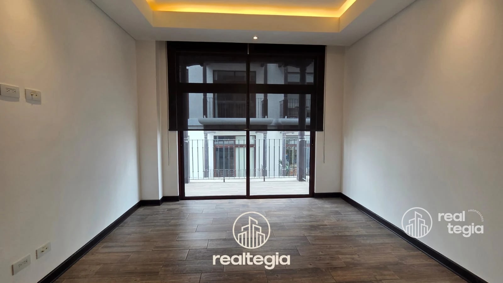 APARTAMENTO EN LIRIOS DE CAYALÁ ZONA 16 — Apartamento en Venta en Zona 16, Guatemala, Ciudad — foto 3 de 12