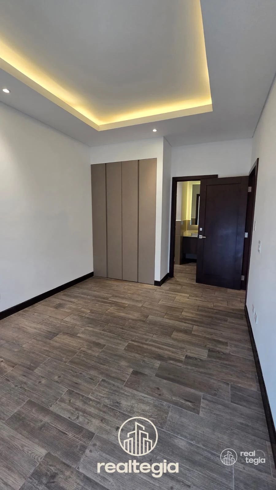 APARTAMENTO EN LIRIOS DE CAYALÁ ZONA 16 — Apartamento en Venta en Zona 16, Guatemala, Ciudad — foto 9 de 12