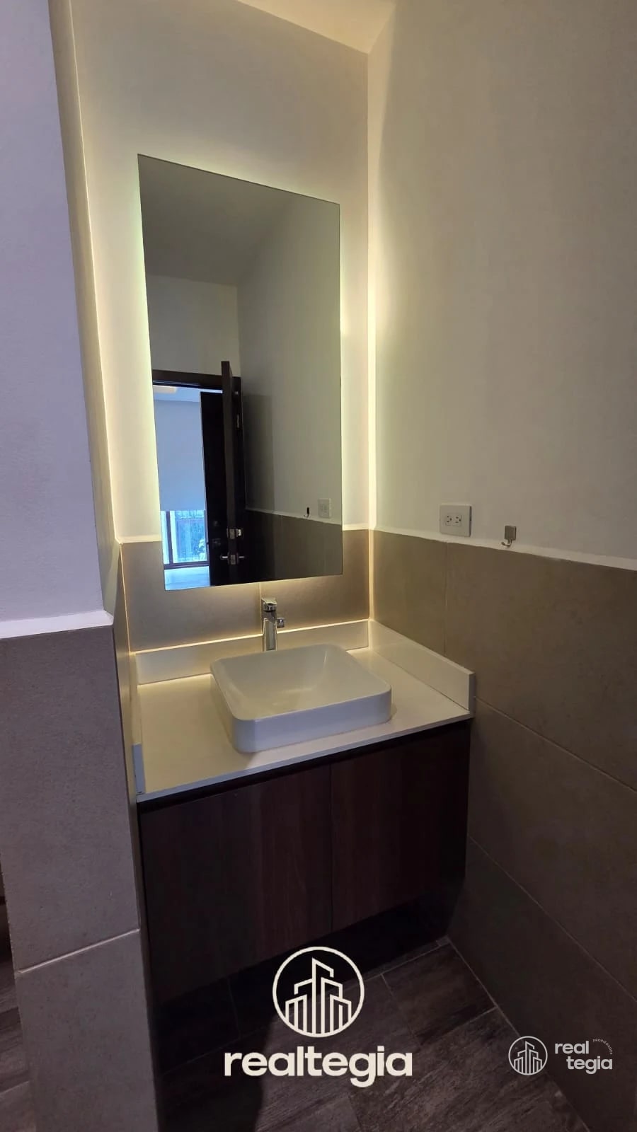 APARTAMENTO EN LIRIOS DE CAYALÁ ZONA 16 — Apartamento en Venta en Zona 16, Guatemala, Ciudad — foto 10 de 12