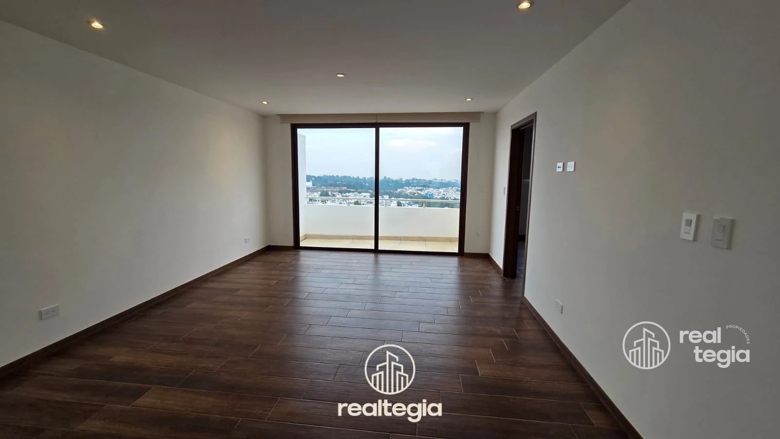CASAS ALTOS DE LOMAS DE SAN ISIDRO ZONA 16 — Casa en Venta en Zona 16, Guatemala, Ciudad — foto 8 de 17