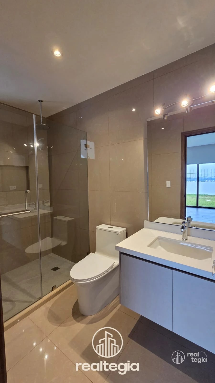 CASAS ALTOS DE LOMAS DE SAN ISIDRO ZONA 16 — Casa en Venta en Zona 16, Guatemala, Ciudad — foto 14 de 17