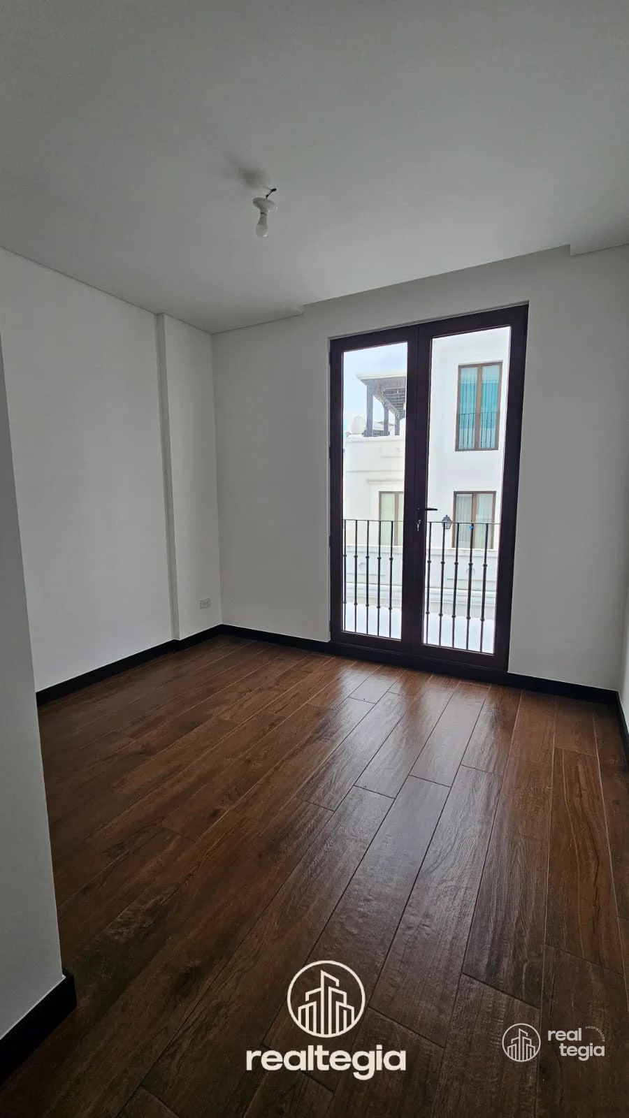 APARTAMENTO EN VENTA LIRIOS DE CAYALÁ ZONA 16 — Apartamento en Venta en Zona 16, Guatemala, Ciudad — foto 3 de 8