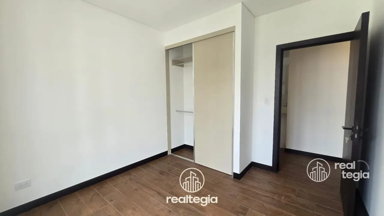 APARTAMENTO LIRIOS DE CAYALÁ ZONA 16 — Apartamento en Alquiler en Zona 16, Guatemala, Ciudad — foto 7 de 9