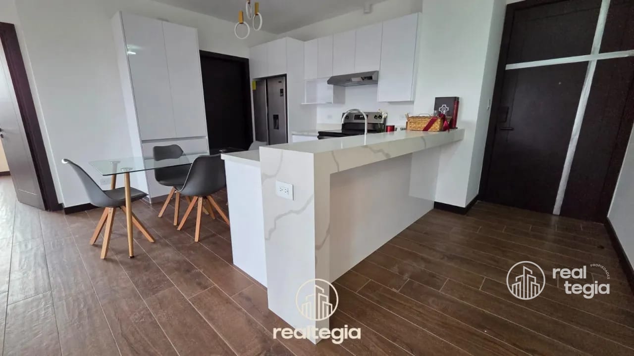APARTAMENTO LIRIOS DE CAYALÁ ZONA 16 — Apartamento en Alquiler en Zona 16, Guatemala, Ciudad — foto 2 de 9