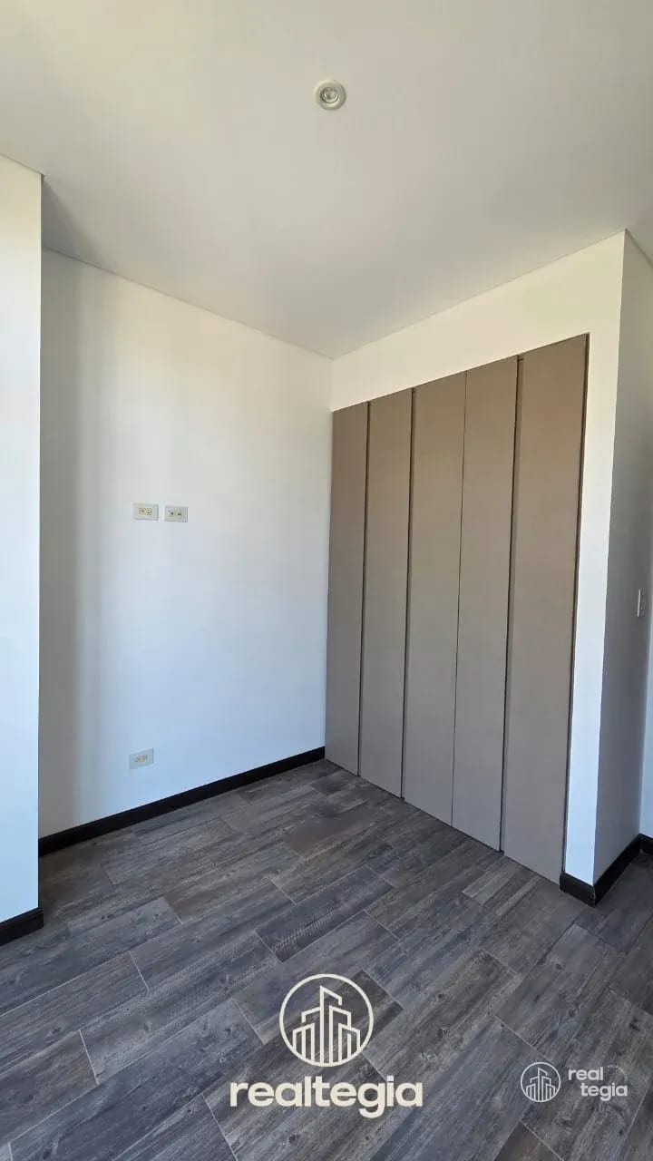 APARTAMENTO EN LIRIOS DE CAYALÁ ZONA 16 — Apartamento en Alquiler en Zona 16, Guatemala, Ciudad — foto 13 de 16