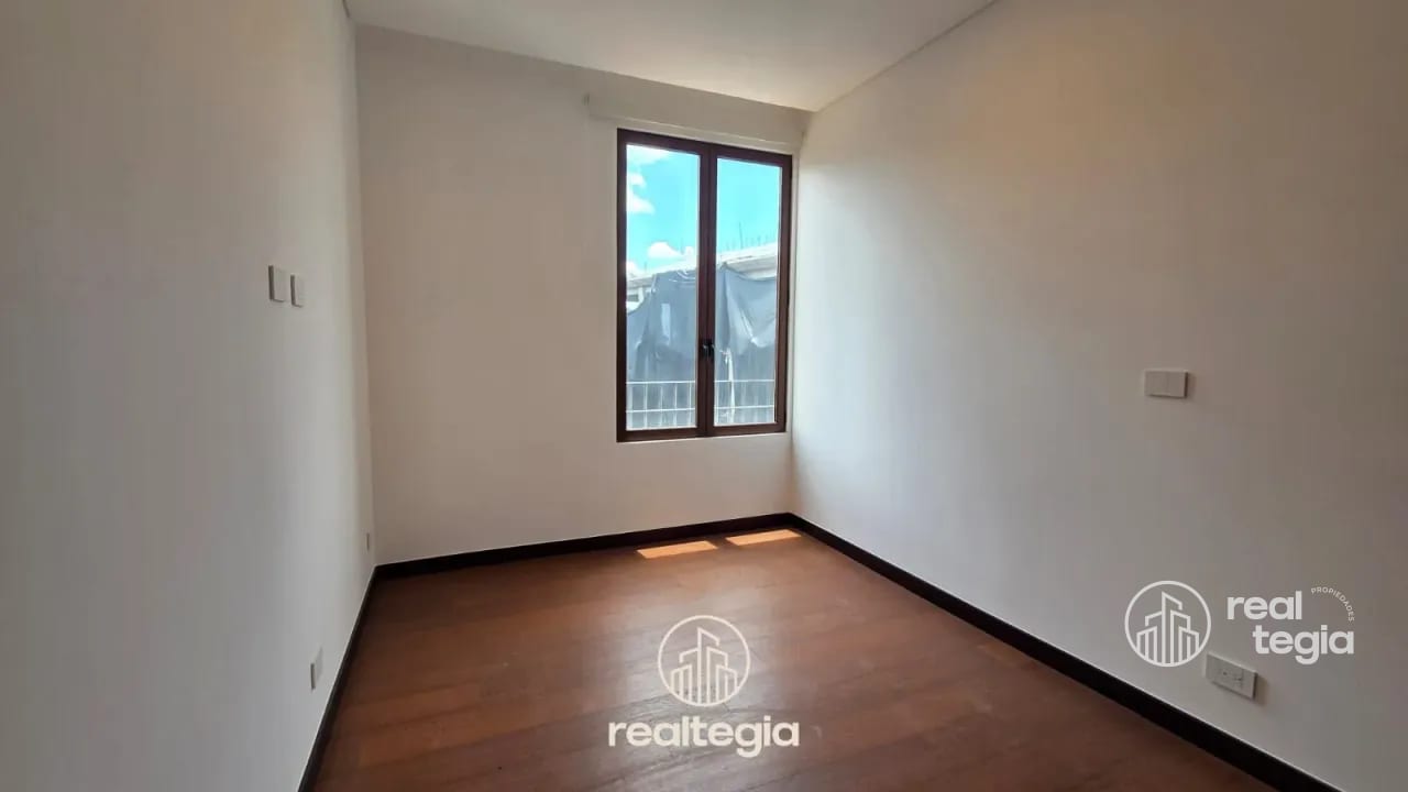 APARTAMENTO NOGALES DE CAYALÁ ZONA 16 — Apartamento en Venta en Zona 16, Guatemala, Ciudad — foto 9 de 17