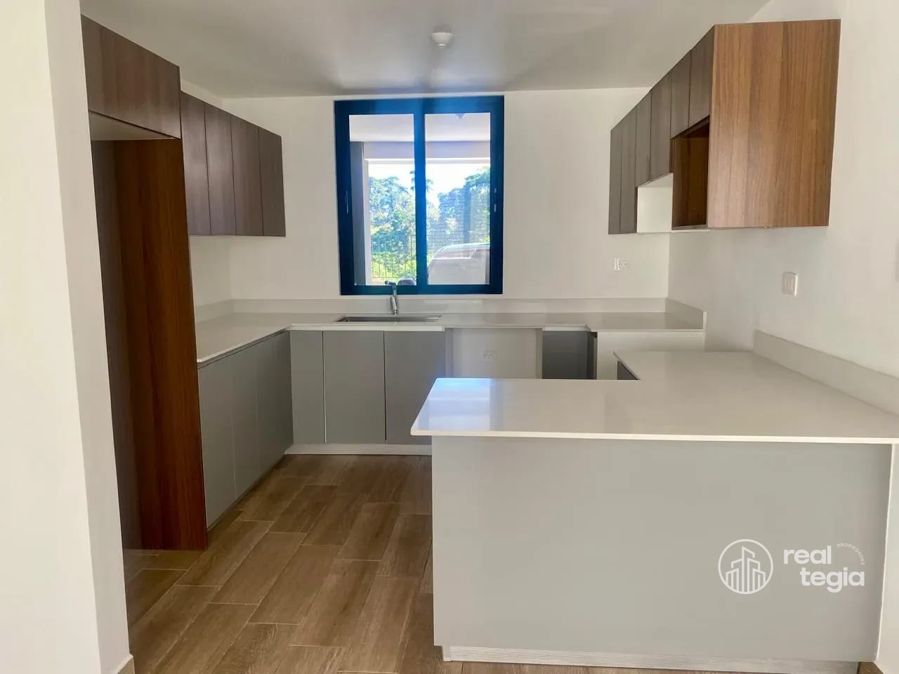 Casa en Laureles de San Isidro Zona 16 — Casa en Venta en San Isidro, Zona 16, Guatemala, Ciudad — foto 3 de 17
