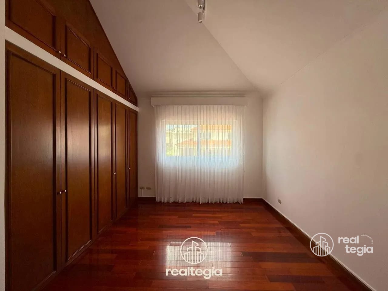 Casa en Portal de Cayala Zona 16 — Casa en Alquiler en Encinos de Cayala, Zona 16, Guatemala, Ciudad — foto 5 de 15