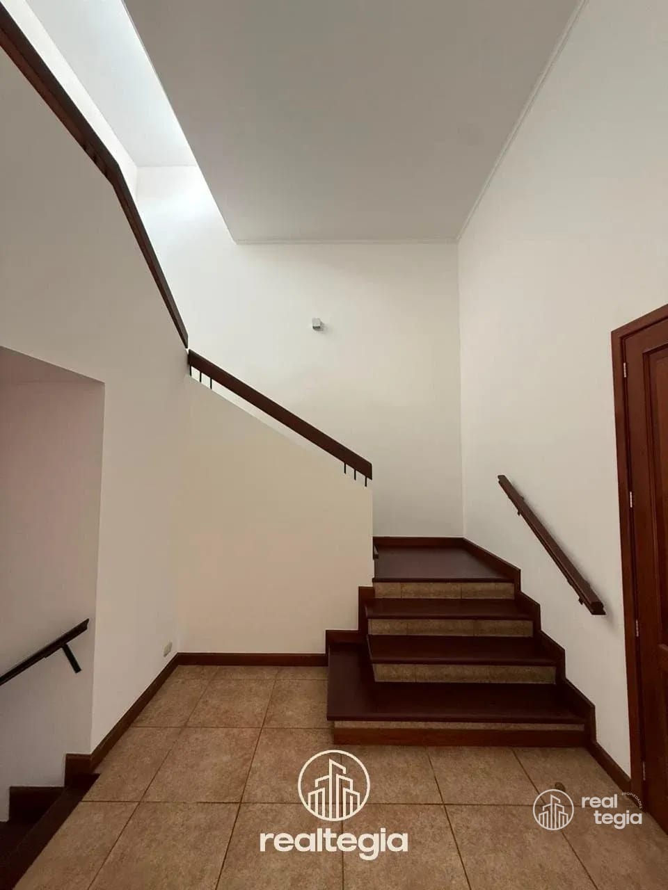 Casa en Portal de Cayala Zona 16 — Casa en Alquiler en Encinos de Cayala, Zona 16, Guatemala, Ciudad — foto 10 de 15